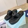 Plattform Sandaler för kvinnodesigner Flip Flops Soft Real Leather Thick Sole Fashion Summer Women Slippers Beach Slides