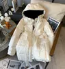 Piumino da donna invernale 2023 Cappotto con cappuccio di media lunghezza Parka spesso e caldo Outlet Sport all'aria aperta da donna