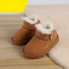 Chaussures en laine et coton pour enfants, bottes courtes épaisses, chaudes et antidérapantes pour garçons et filles, en cuir et peluche, chaussures d'hiver pour bébés