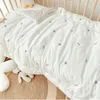 Одеяла Пеленание 3D плюшевая вышивка в горошек с наполнителем Весенне-зимнее стеганое одеяло для малышей Тепловое детское пуховое одеяло 231114