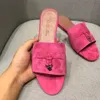 Loro Piano Charms Suede Piana Slippers Slides Summer Embellished Luxe Sandals обувь искренняя кожа с открытыми пальцами для женщин для женщин роскошные дизайнер apza gwqs