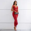 فساتين غير رسمية 2023 اللون الأحمر امرأة مثير أزياء ضمادة أزياء الرسن بدون حمالات فستان بطول الركبة
