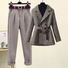 Tweedelige damesbroek in Koreaanse stijl, riemdecoratie, vintage jasje, blazer, gevlokt, casual broek, tweedelig elegant damespak, kantoorbroek 231114