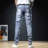 Jeans da uomo 2023 Pantaloni jeans strappati alla moda da uomo Pantaloni slim in denim sfilacciato dritto Abbigliamento uomo Pantaloni skinny di nuova moda Abbigliamento Pantalones HombreLF231111