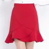 Jupes femmes jupe tricotée rouge Style coréen jupe courte de hanche Style urbain OL taille haute à volants Chic jupe en queue de poisson 230414