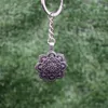 Keychains 1st Vintage Lotus Mandala Blomma Keychain för kvinnor Män amulet Religiösa smycken