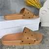 2023 Herrens kvinnors tofflor M Letter Summer Sandals Fashion Strand Slides München tofflor Ladies Sandali Badrum Flatser Skor Klassisk svart vittryck Flower med låda