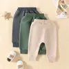 Byxor småbarn Baby Boys Sweatpants Pack med 3 fast färg Elastiska midjebottenbyxor Casual Athletic Workout Sport Shorts