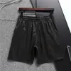 2023 Mentiers Designers Shorts Summer Men Pantalon de plage décontracté créateur de sports courts Séchage rapide Séchage en noir et blanc Taille asiatique