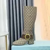 Yüksek Topuklu Uzun Botlar Sonbahar Kış Kış Kaba Topuk Kadın Ayakkabı Gerçek Deri Fermuar Mektup Metal Kemer Tokası Yüksek Boot Arap Designer Shoe Lady Heels Boyut 35-42