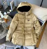 Piumino da donna invernale 2023 Cappotto con cappuccio di media lunghezza Parka spesso e caldo Outlet Sport all'aria aperta da donna