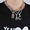 Hänge halsband Anpassade namn Baguette Iced Out Chain Letters Pendants Halsband Herrens charm Zircon Hip Hop -smycken med guld silver tenniskedja T230413
