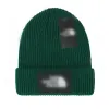 Vinterhatt lyxdesigner beanie män stickad skalle cap klassisk bokstav fast färg ull motorhuv för kvinnor mens enkel svart vit grå