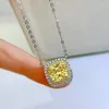 Ciondoli Primavera Qiaoer Argento sterling 925 8mm Collana con pendente di diamanti ad alto tenore di carbonio giallo per le donne Gioielleria raffinata della festa nuziale scintillante