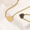 Diseñador Collares de corazón 18k Chapado en oro Moda 4 Estilo Collar Primavera Regalo familiar Joyería Cadenas largas Marca de lujo Gargantilla negra Venta al por mayor Zg2263