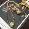 Orecchini a bottone Catena in rame Luce Lusso Strass Collana Orecchini Set Modello intagliato Design Unghia per le donne