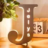 Nachtverlichting Baby Aangepaste naam Alfabet Nachtlampje Houtdecoratie Bedlampje Led Wandlamp Letter Gepersonaliseerd cadeau voor kinderen Verjaardag Q231114