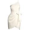 Sukienki zwyczajne rozciąganie sukienki dla kobiet w lecie kobiet nieregularny pasek na ramion Slim Satynowe białe tuniki
