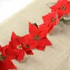 Dekorativa blommor Ett rött ljus med bär och Holly Wreaths 2pc hem inomhus utomhusdekor för semestern sugkoppkrokar