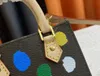 23SS YK Petit Sac Plat Mini Handytasche Yayoi Kusama Tote Damen Designer Luxurys PAINTED DOTS Cross Body Leder Sac Plat Organ Handtasche M69442 M81867