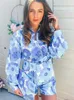 Kvinnors spårningsdräkter Foridol Flower Print Blue Short Set Matching Set Summer Spring Two Pieces Suits Overdimensionerade Top Shorts 2023 230413