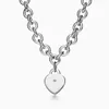 Designer Single Peach Heart Necklace Woman Rostfritt stål Pendant Smycken Valentins dag Julklapp Partihandel