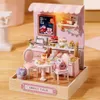 Accessoires pour maison de poupée Mini maison de poupée miniature kit de construction maison assemblée kit de maison chambre créative décoration de chambre avec meubles bricolage 231114