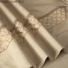 Juegos de cama Juego de edredón con sistema de bordado 140S de algodón de fibra larga de lujo ligero de gama alta Juego de sábanas de cuatro piezas