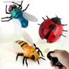 Elétrica / RC Animais Novidade Simulação Elétrica Mosca Joaninha Honeybee Caranguejo Controle Remoto Mover Prank Joke Truque Assustador Bugs RC Animal Halloween Kids T Q231113