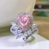 Clusterringen 2023 S925 Sterling zilveren ring Hartvormig Eén roze diamant 5A Zirkoon Fabriek directe verkoop