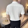 Camisas casuais masculinas Moda de verão Manga curta Men Wave Stripe Slim Fit Clothing Office Social Business Dress