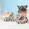 Rompers Baby Rompers Zimowa kostium Flanela dla dziewczynki maluch dziecięcy ubrania dzieci ogólnie zwierzęta panda tygrys lion jednorożec ropa bebe 231113