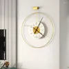 Zegary ścienne Nowoczesne metalowe ciche zegar do salonu Dekoracja mebli Luminous prosta restauracja gospodarstwa domowego