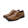 Chaussures en cuir pour hommes jeunesse polyvalent coréen brillant en cuir verni affaires vêtements de cérémonie chaussures britannique décontracté chaussures de mariage