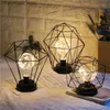 Nattljus kreativa järnbordslampa ihåliga geometrisk diamantformning av läsningslampa Vintage LED Night Lamp för sovrummet Bedside Desk Nattljus Q231114