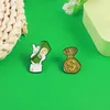 Brosches Creative Fashion Dollar Emamel Pin Hand Holding Bag Brooch Denim Lapel Badge Jewelry Gifts For Friends Kids