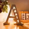 Nachtverlichting Baby Aangepaste naam Alfabet Nachtlampje Houtdecoratie Bedlampje Led Wandlamp Letter Gepersonaliseerd cadeau voor kinderen Verjaardag Q231114