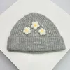 Bérets Automne et hiver Laine Fleur Perle Seau Chapeaux tricotés Hommes Femmes Mode Doux Polyvalent Confortable Chaud Doux Coréen Ins