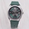 Orologi da polso 40MM NH35 Movimento Quadrante grigio sterile Datario Vetro zaffiro Cinturino in caucciù verde Il logo può essere personalizzato