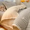 寝具セット4ピースの厚くなったサンゴフランネルの牛乳のベルベットベッドの両側ぬいぐるみベッドシート231114の4ピースセット