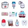 기타 혼합 50pcs 병원 시리즈 Ambance Medical PVC 정원 신발 매력 신발 장식 DIY 팔찌 Croc Jibz Kids Gift Drop De Otnfi