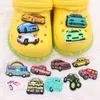 Outras venda única 1PCS PVC Transporte Croc Charms Kawaii Racing Sports Sports Van Truck Bus Festy Party Fora do Xmas Hole Slipper Drop Othva