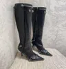 Bottes Cagole en cuir d'agneau bottes hautes boucle à clous chaussures zippées latérales embellies talon pointu avec botte haute chaussures de créateurs de luxe pour chaussures en cuir de mode