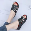 GAI femmes pantoufles à talons hauts vêtements d'été épais mode maison antidérapant mère chaussures fond souple Social Wedge femmes sandales 230414 GAI