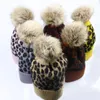 Parent-Child Family Befots Leopard Fleep chaud Soft Skul Skull Cap Pom Pom Baby Tree Treets Faux Fur Ball Winter Knit Kid Kid Earflap Cap Da051