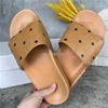 2023 Herrens kvinnors tofflor M Letter Summer Sandals Fashion Strand Slides München tofflor Ladies Sandali Badrum Flatser Skor Klassisk svart vittryck Flower med låda