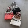 Bonnets de Protection des oreilles géométriques diamant, casquettes chaudes en Crochet, chapeaux tricotés en laine de neige Pom Pom, chapeaux de fête de noël Q730