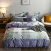 Sängkläder set med fyra bitar sovrum lyxiga sovsalar ensamstående mäns enkla linneskylt täcke tre set