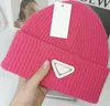 22SS män vinter unisex stickad hatt motorhuven mössor stickade hattar klassisk sport mössa kvinnor avslappnad utomhusdesigner