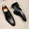 Scarpe eleganti da uomo di lusso italiane in vera pelle di marca fatte a mano 2023 Designer di stile autunnale Elegante uomo da sposa nero